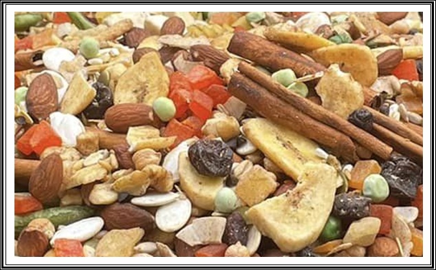 You are currently viewing Fruits? Vegies? Nuts? Seeds? Best Food for Lovebirds Parrot?